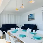 Seafront New Boutique *